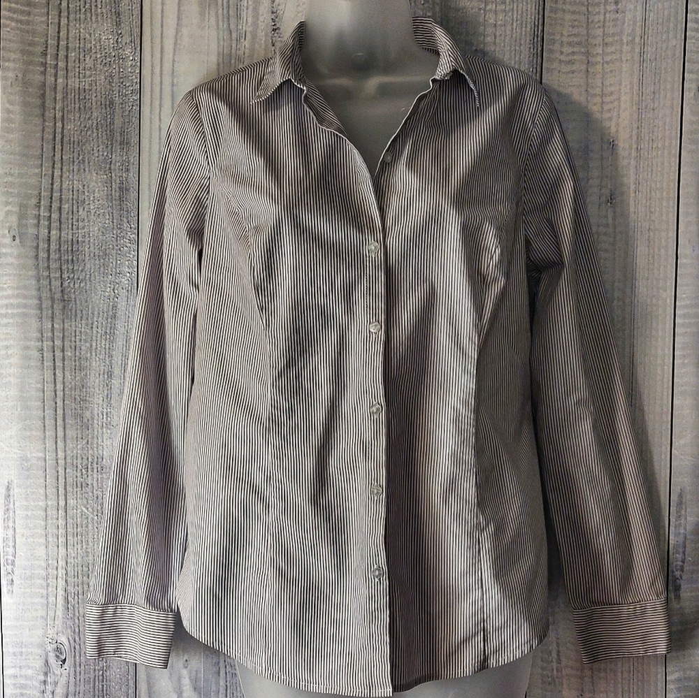 NWOT Worthington Button Up